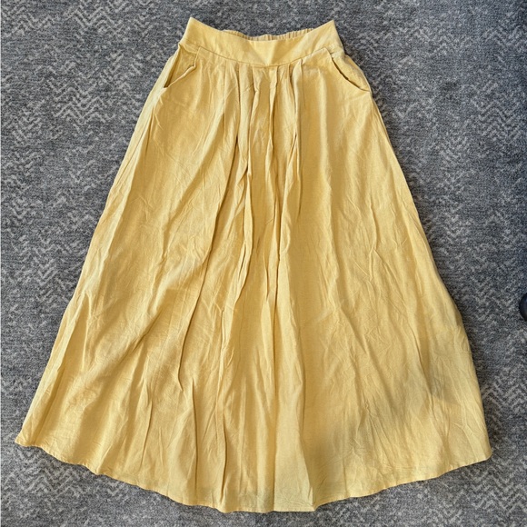 NWOT never worn two piece set. Skirt and blouse. Super Cute!! - Picture 5 of 6